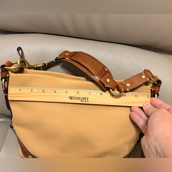 Coach Carly and British Tan Leather Shoulder Bag. 10615 - Picture 7 of 9
